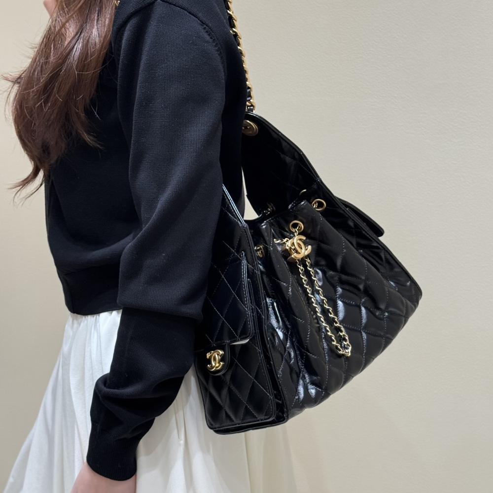 샤넬 25 스몰 핸드백 그레인드 카프스킨 & 골드 메탈 유광 블랙