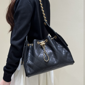 샤넬 25 스몰 핸드백 그레인드 카프스킨 & 골드 메탈 블랙