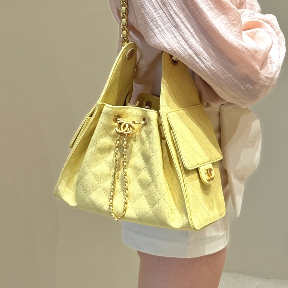 샤넬 25 스몰 핸드백 그레인드 카프스킨 & 골드 메탈 옐로우