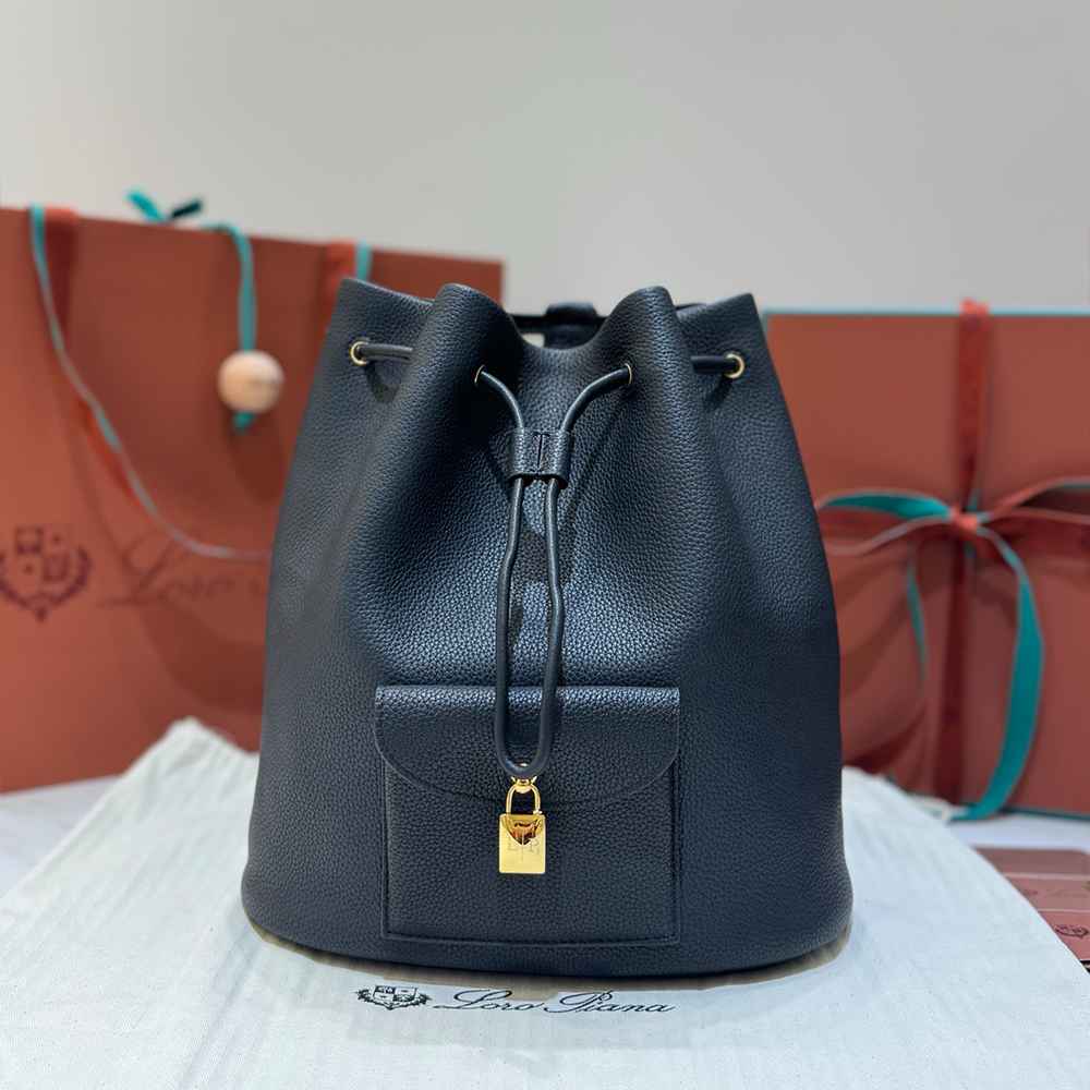 로로피아나 엑스트라 드로스트링 백팩 L27 블랙 금장