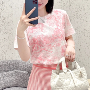 디올 티셔츠 화이트 코튼 린넨 저지 & 은방울꽃 그린 Toile de Jouy Sauvage 모티브