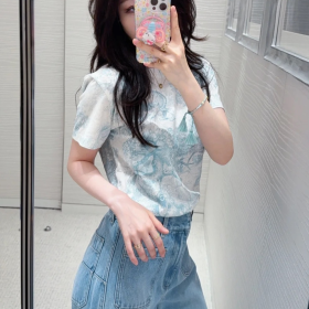 디올 Dioriviera 티셔츠 화이트 코튼 린넨 저지 & 은방울꽃 그린 Toile de Jouy Sauvage 모티브