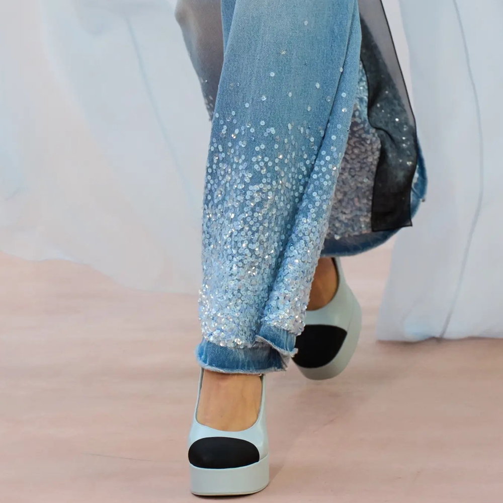 샤넬 25P 시퀸 자수 워시드 데님 팬츠