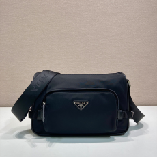최고퀄 프라다 미디엄 리나일론 및 사피아노 가죽 숄더 백 블랙 2VH192